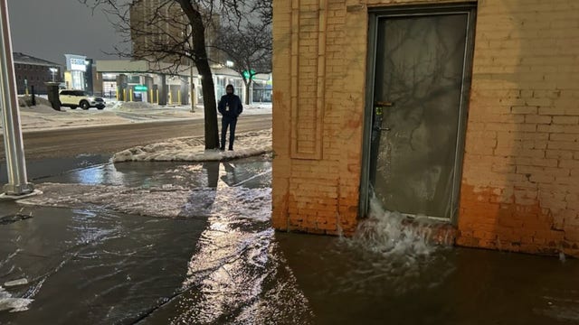 Water from broken pipe floods Detroit building, pours out onto Woodward