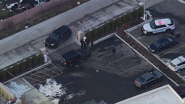 Detroit shooting in the parking lot of apartment building leaves man dead