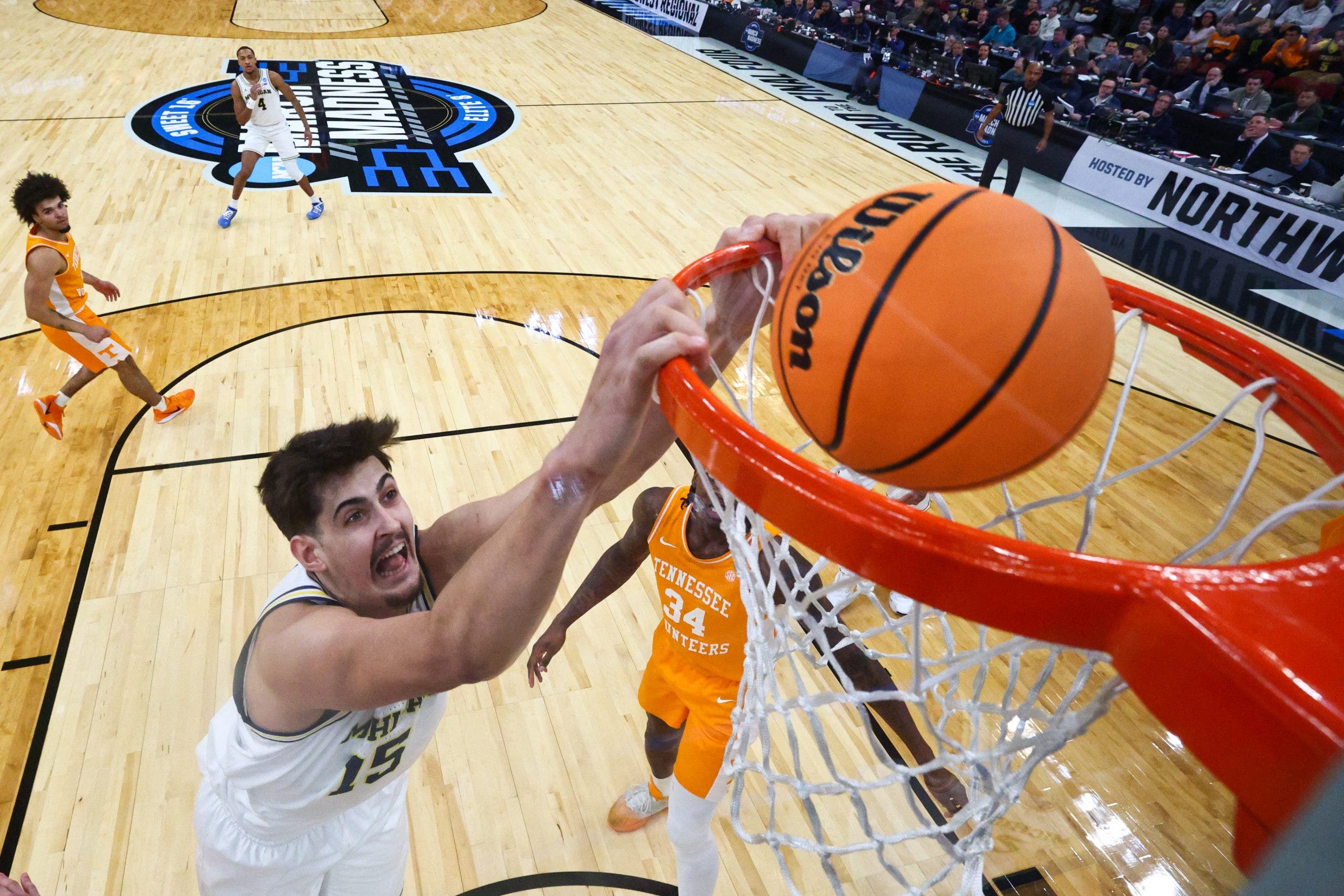 Final Four brings Aday Mara’s parents from Spain to experience March Madness with Michigan big man