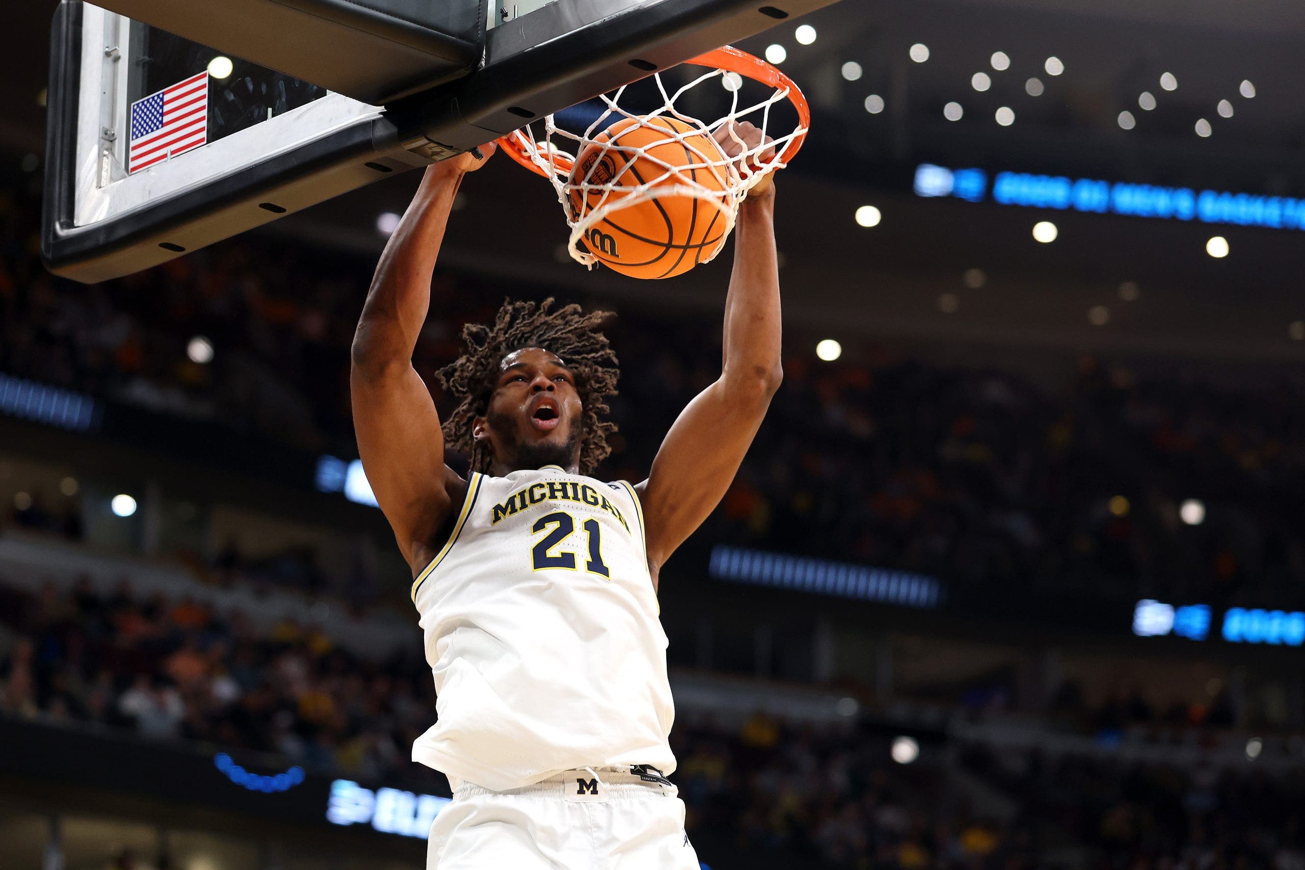 Yaxel Lendeborg scores 27 points as Michigan rolls into the Final Four, beating Tennessee 95-62