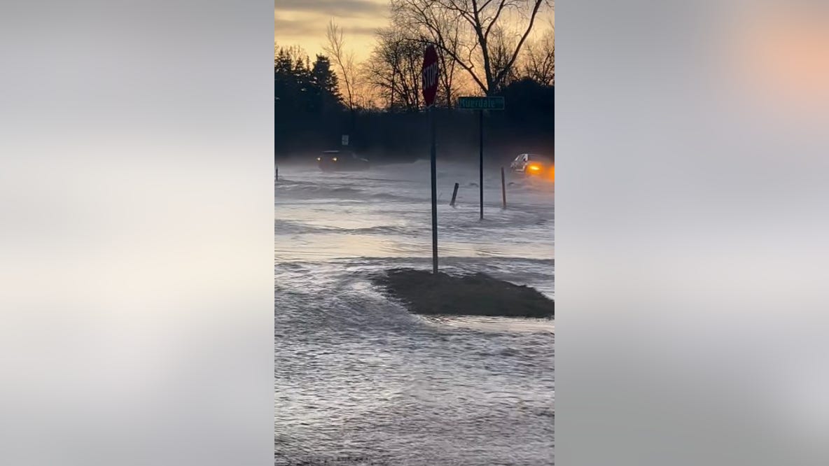 Water main break in Oakland County sparks boil water advisories, flooding