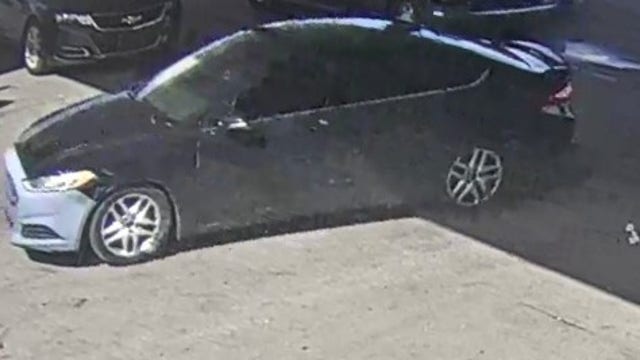 String of Detroit dollar store robberies have police searching for two suspects