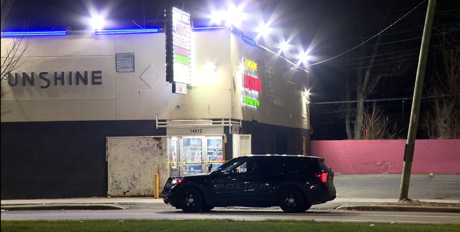 1 dead after stabbing at Detroit liquor store