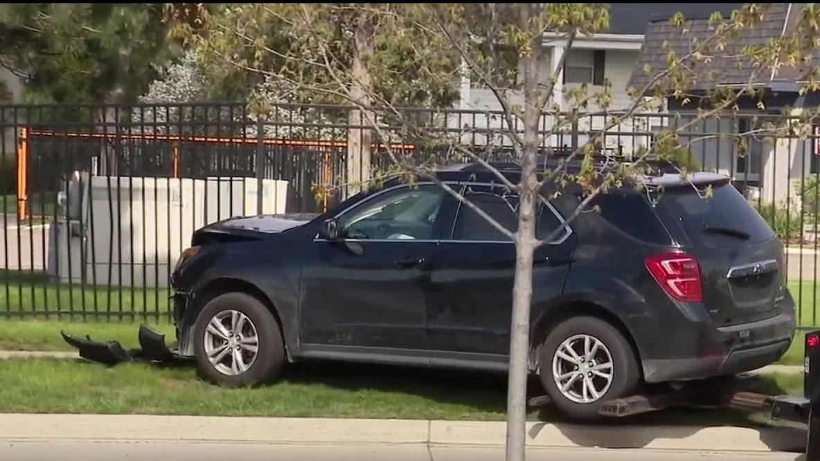 Stab victim crashes after fleeing attacker in Metro Detroit