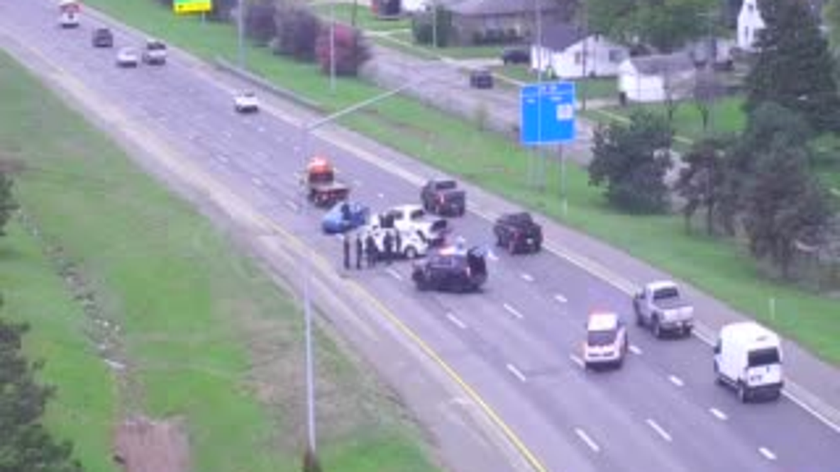 Westbound I-94 blocked after traffic crash in Roseville