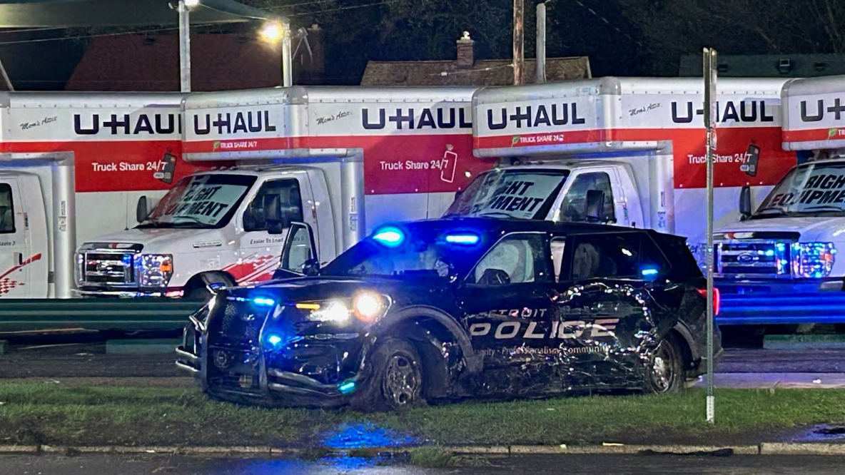 Detroit police cruiser crashes after hitting pothole at Van Dyke, 7 Mile