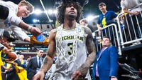 Michigan’s Elliot Cadeau gets medical attention for possible allergic reaction before Final Four