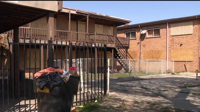 More problems arise at abandoned Detroit apartment complex leaving residents angered