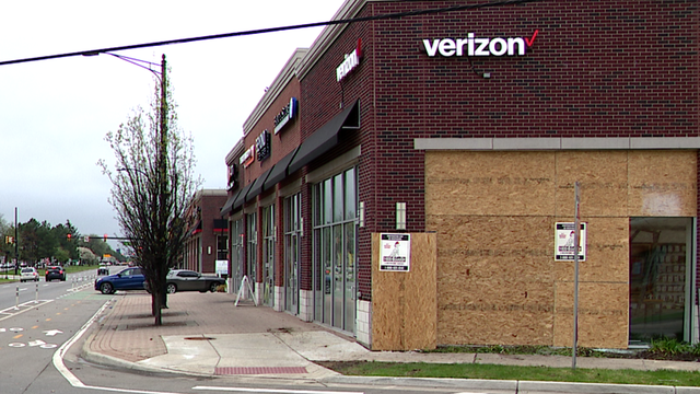Driver fleeing police crashes into Ferndale Verizon store