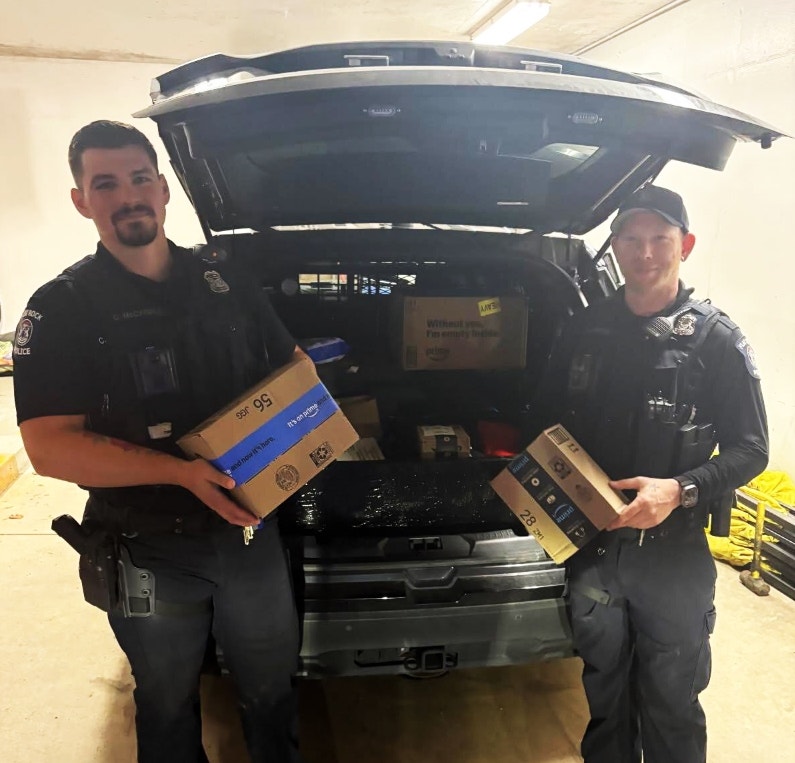 Flat Rock police finish Amazon delivery route after driver quits