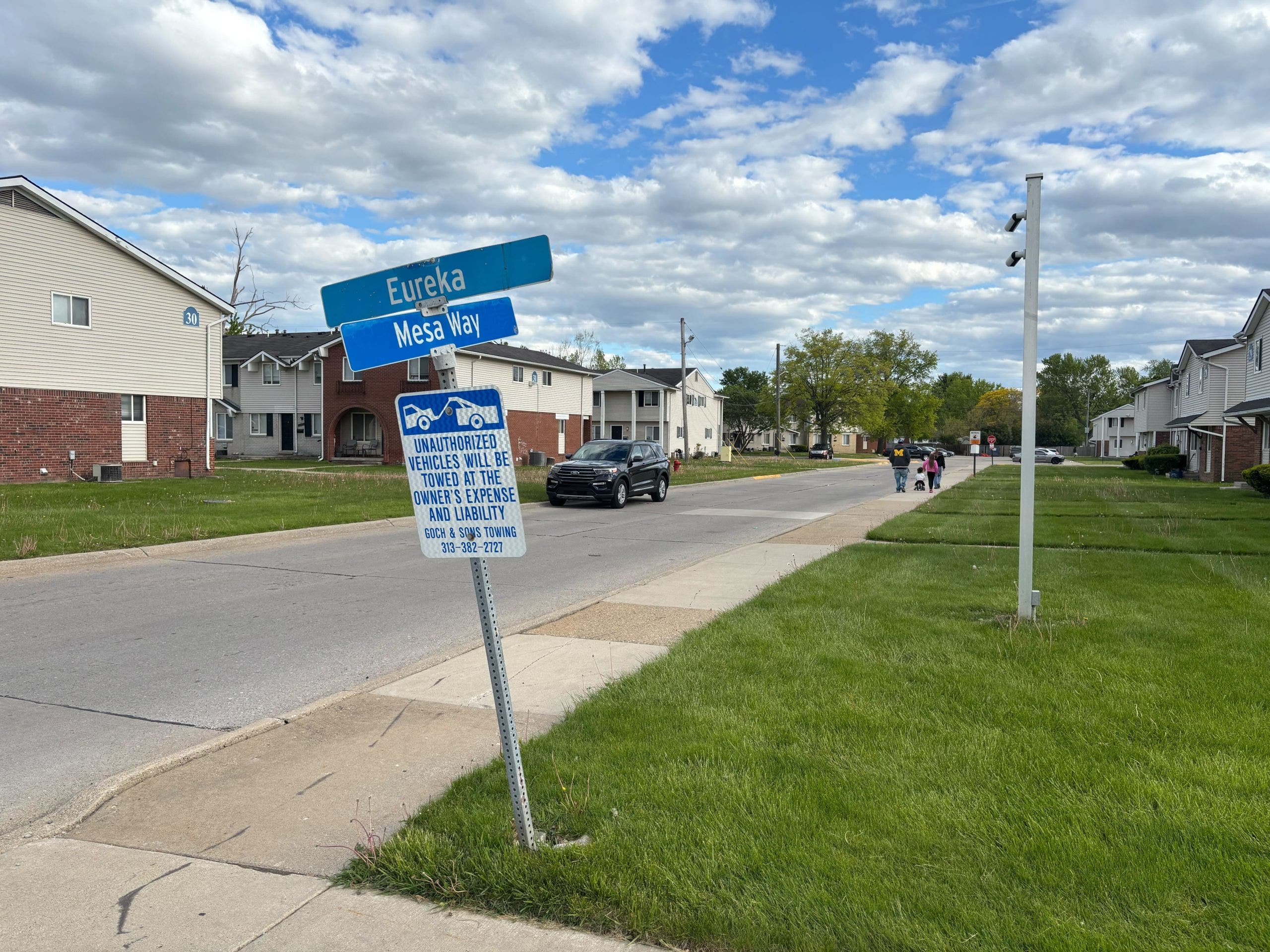 Double shooting leaves man dead, woman hospitalized in Romulus