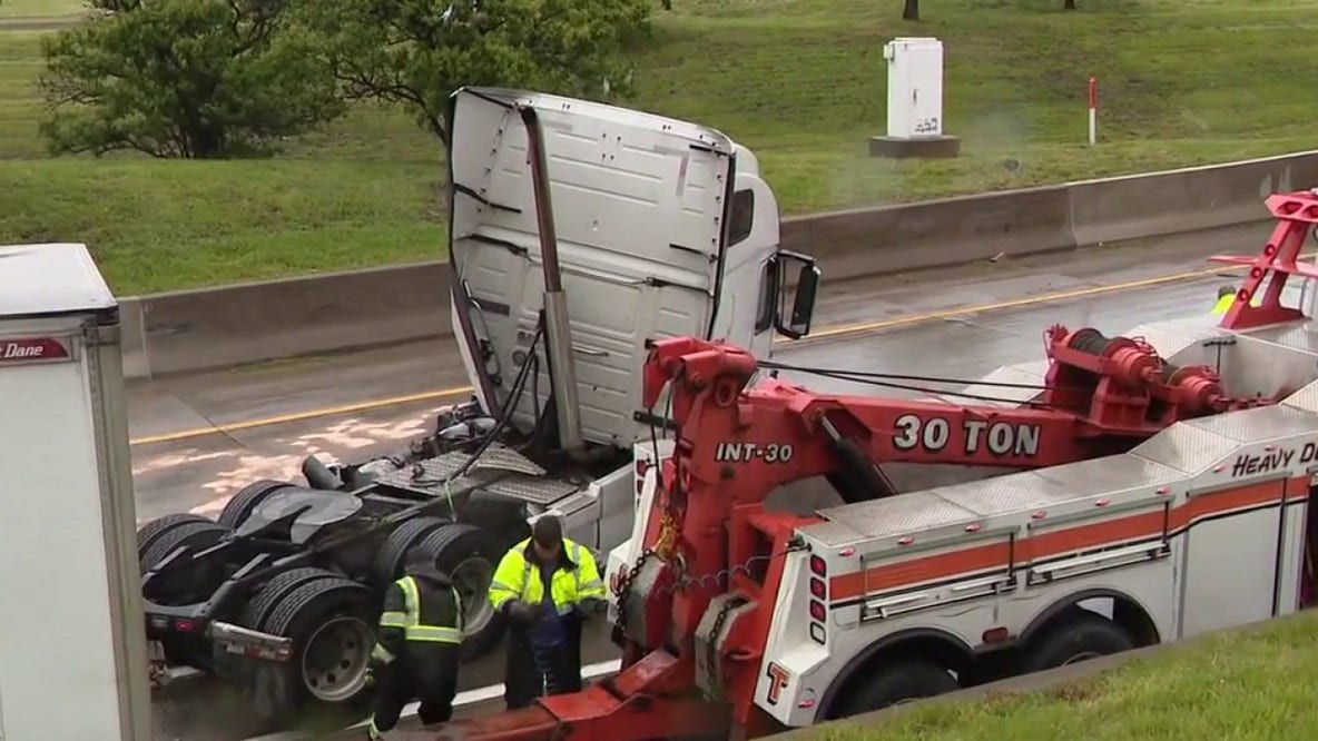 100 gallons of fuel spilled after truck jackknifes on I-75 interchange