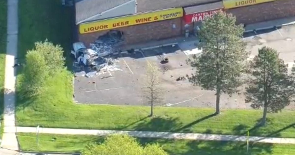 Driver killed after crashing into Canton City Market building
