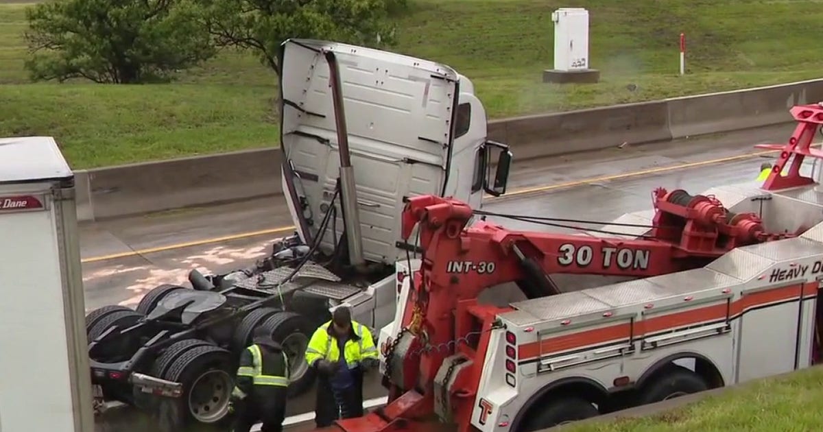 100 gallons of fuel spilled after truck jackknifes on I-75 interchange