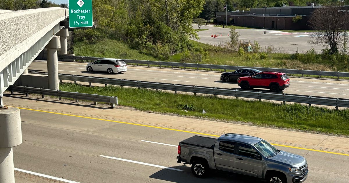 Troy man killed in early morning crash in Rochester Hills