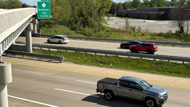 Troy man killed in early morning crash in Rochester Hills