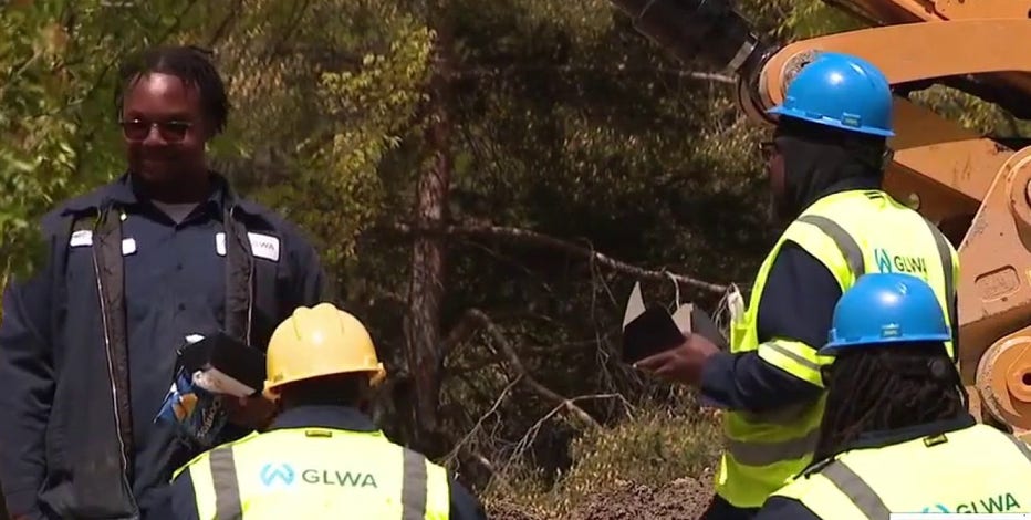 Oakland County residents show their appreciation to GLWA workers amid water main repairs