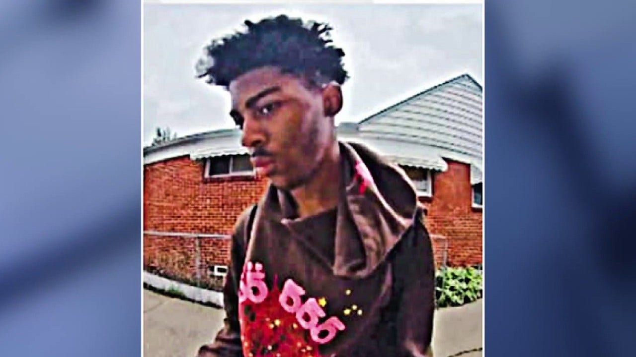 Family of teen missing 3 weeks says they've received cryptic texts that he's dead