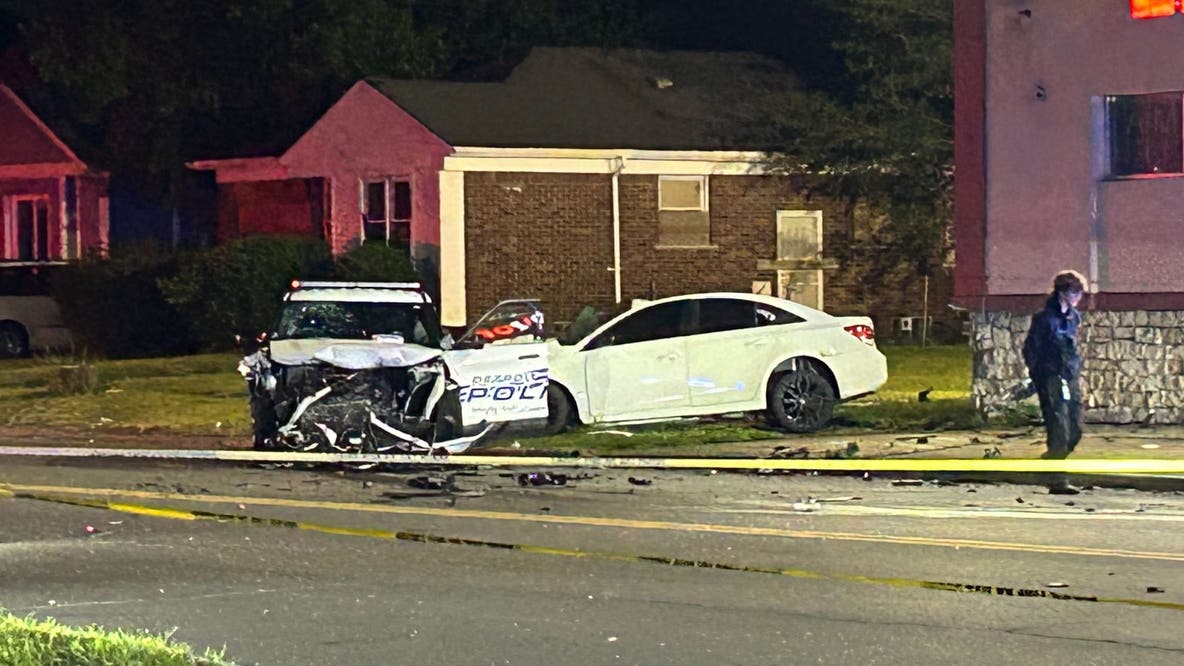 Two Detroit police officers, two civilians injured in crash