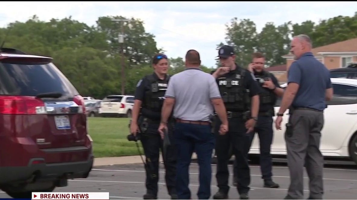 2 young children found alone outside Warren apartment complex
