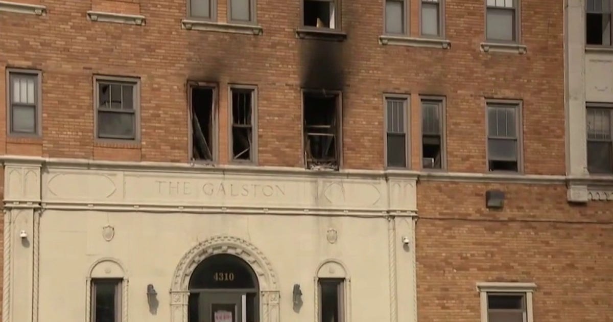 Morning apartment fire leaves 2 injured on Detroit's west side
