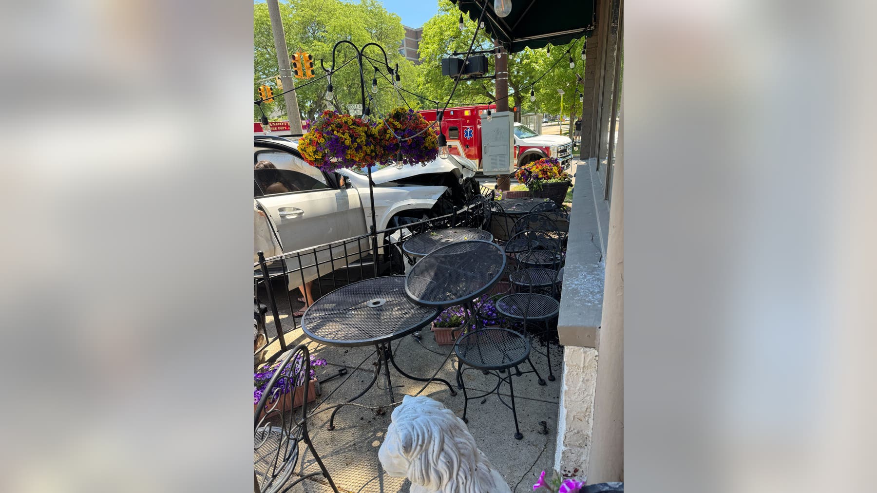 Car crash nearly takes out Gregorio’s Italian Restaurant in Wyandotte