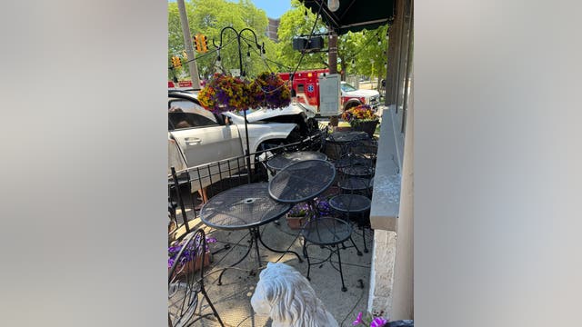 Car crash nearly takes out Gregorio’s Italian Restaurant in Wyandotte