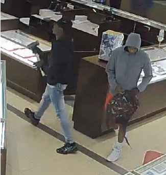 Great Lakes Crossing diamond shop robbed in smash and grab, police searching for suspects