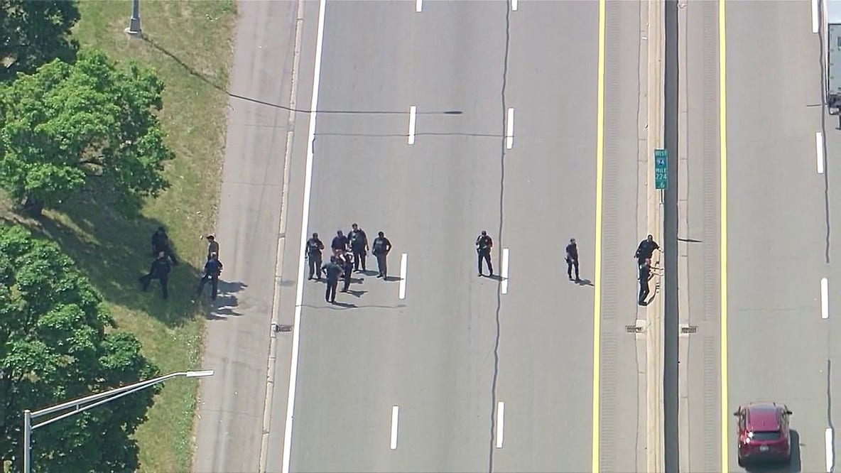 Westbound I-94 shut down after suspects fire at police