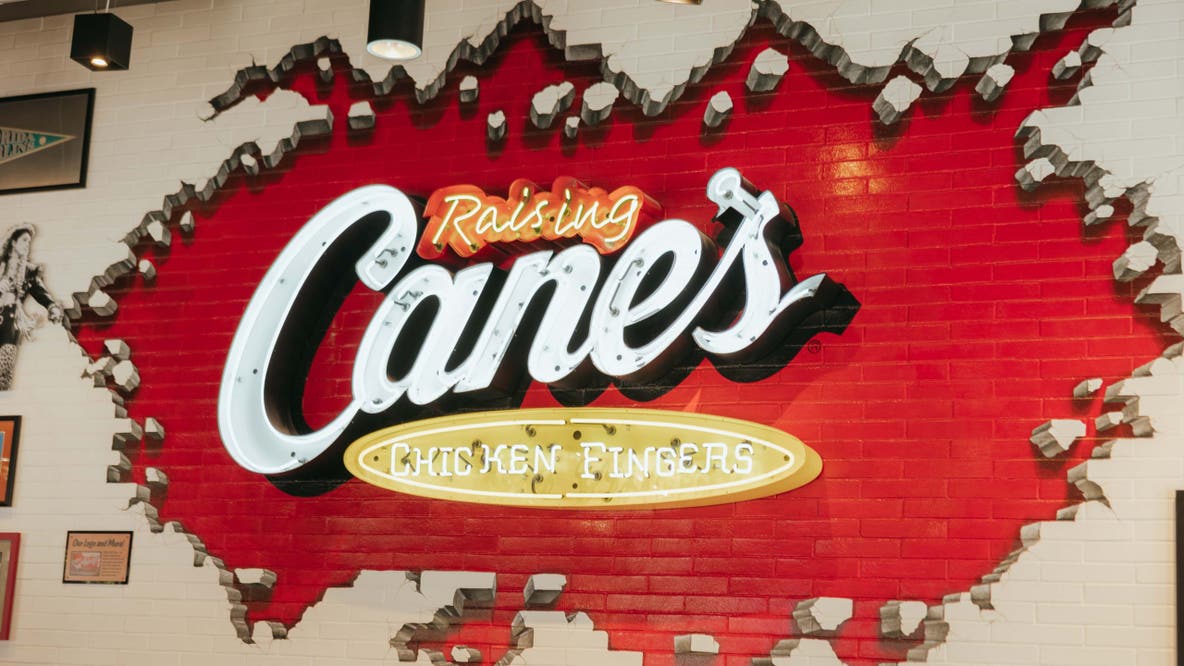 Raising Cane’s hiring, set to open Novi location