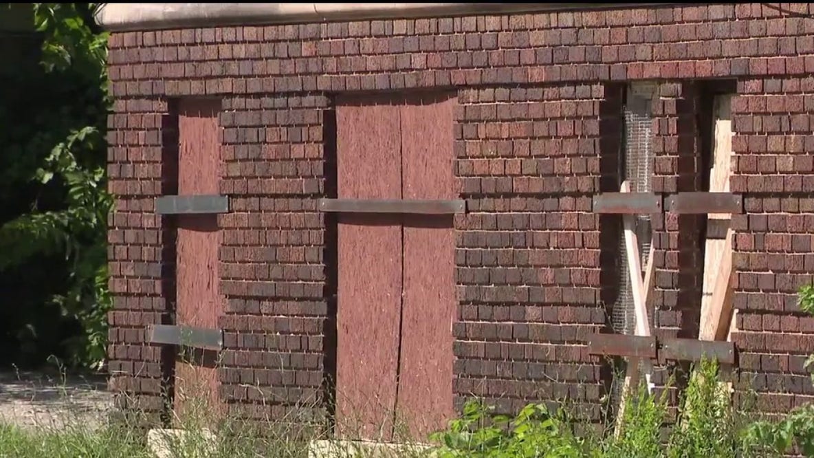 Detroit police investigating skeletal remains found in vacant apartment building