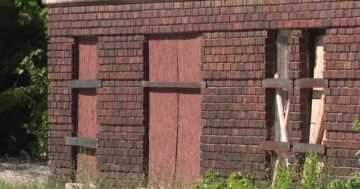Detroit police investigating skeletal remains found in vacant apartment building