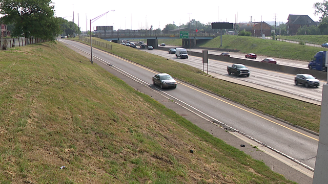 1 dead after high-speed, chain-reaction four-vehicle crash on I-94 in Detroit