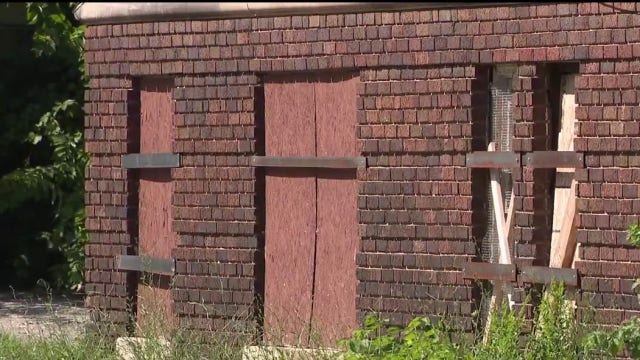 Detroit police investigating skeletal remains found in vacant apartment building