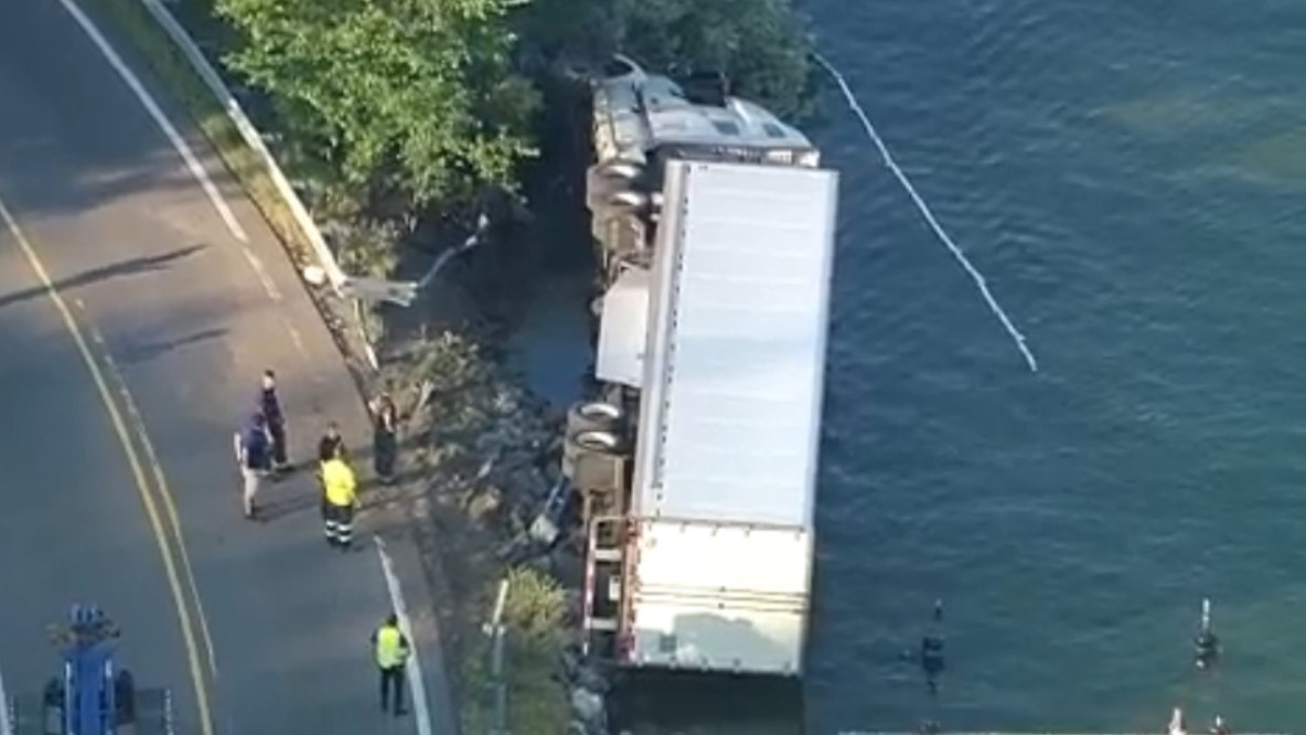 Semi-truck crash into Pine Lake in West Bloomfield cause revealed by police