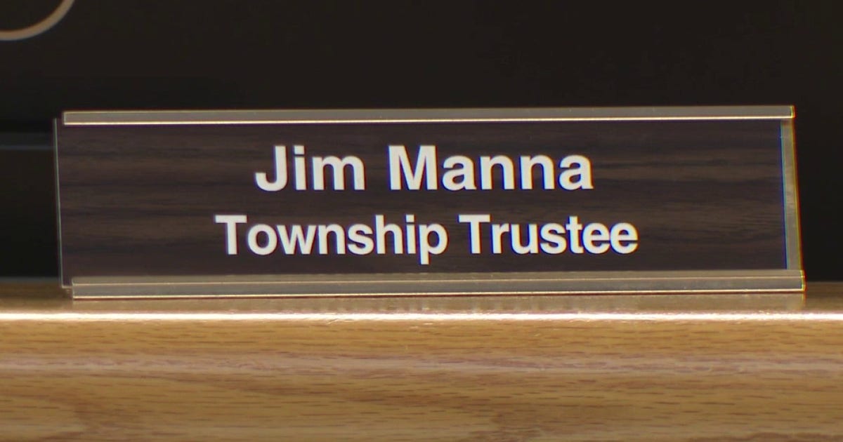 West Bloomfield residents call for resignation of trustee accused of hiding cameras in bedroom