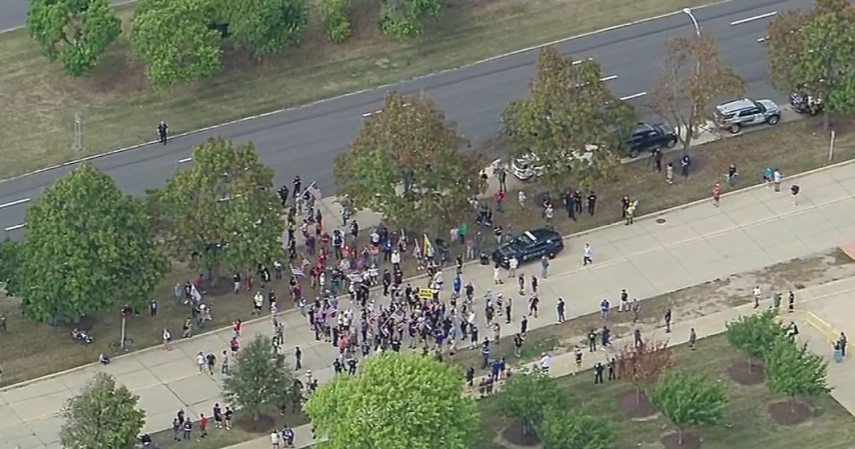 Anti-Islam agitators clash with pro-Muslim supporters in Dearborn amid City Council meeting