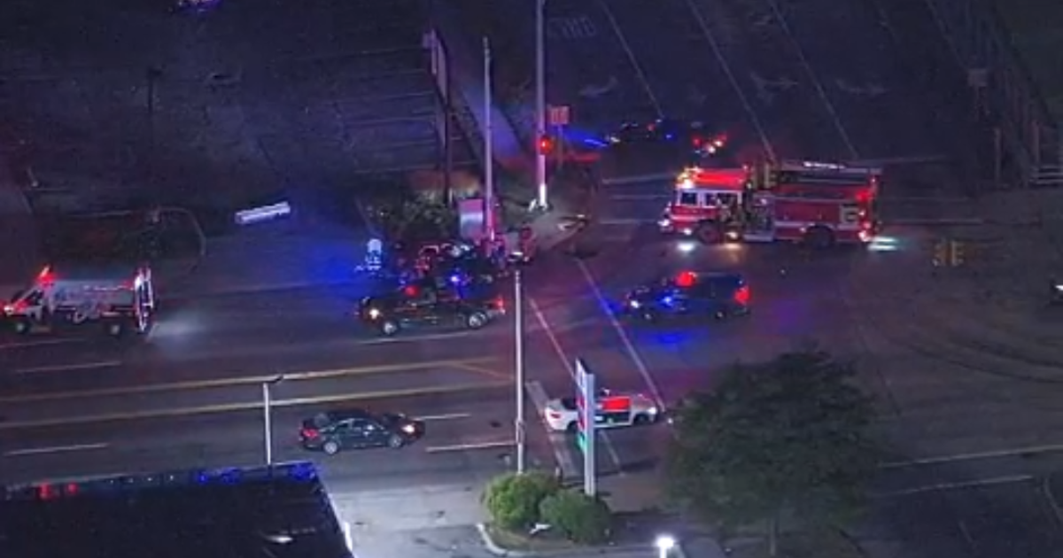 Deadly crash in Highland Park shuts down part of Woodward