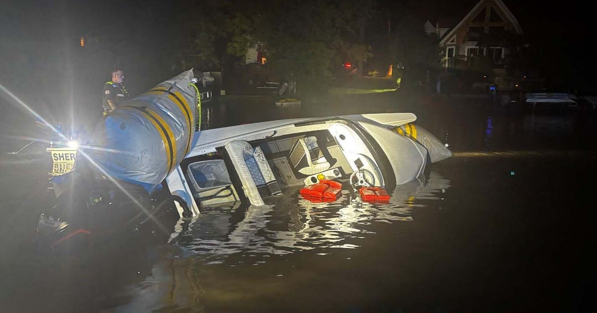 1 killed in high-speed boat crash on Oxbow Lake