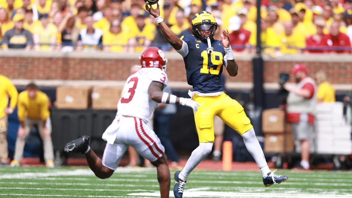 Michigan holds on to beat #11 Oklahoma 17-10