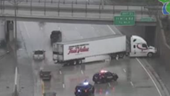Jackknifed semi-truck crash on WB I-696 closes freeway