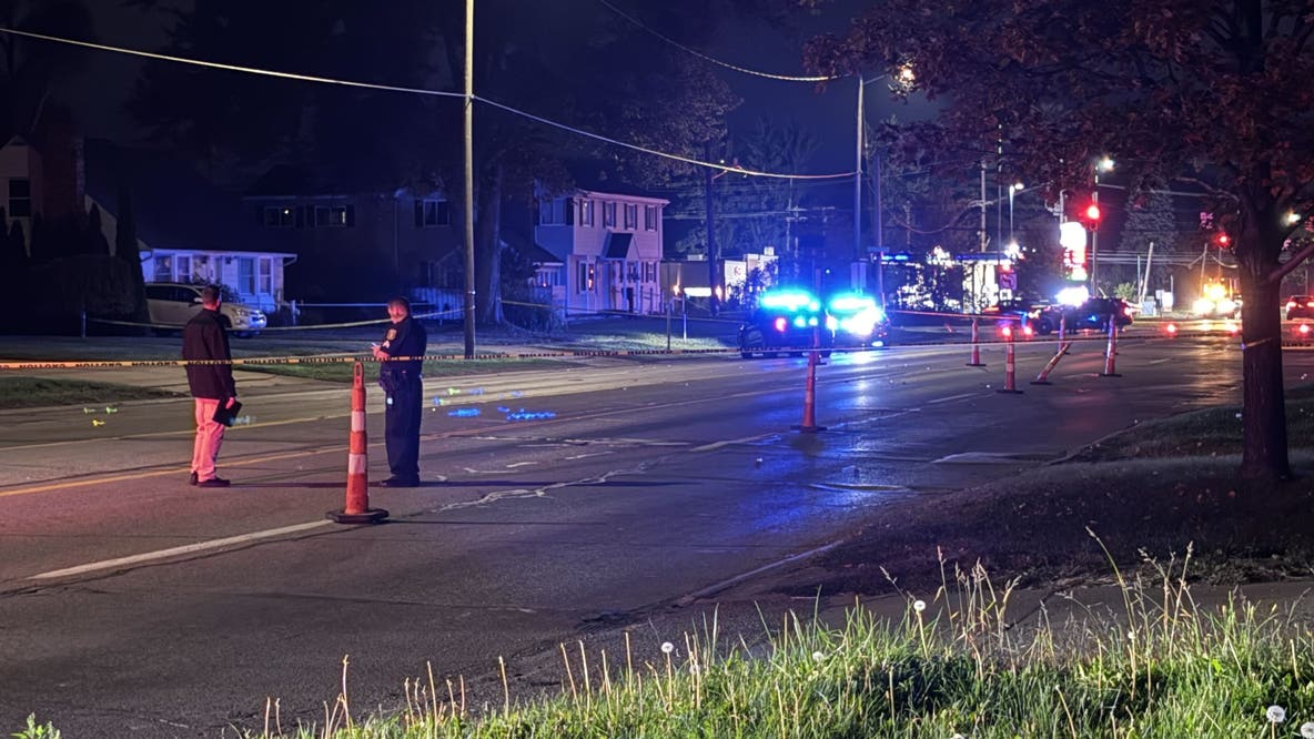 Redford Township police shoot armed man who threatened officers