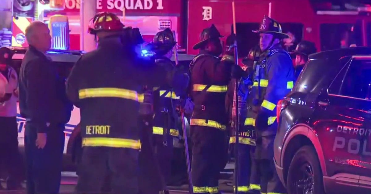 Fos Neqs Detroit firefighters rescue woman from apartment fire on city's west ...