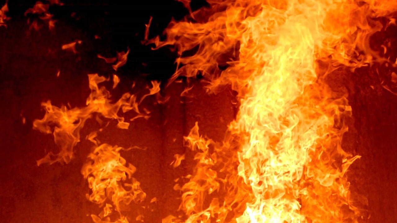 Chicago-area firefighter injured in apartment blaze, officials say