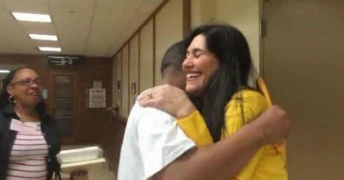 Hugging Judge Judge hugs defendant she recognized as middle school classmate | FOX 32 ...