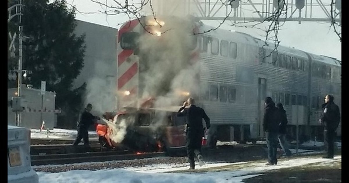 Woman killed when Metra train strikes SUV in Arlington Heights | FOX 32 ...
