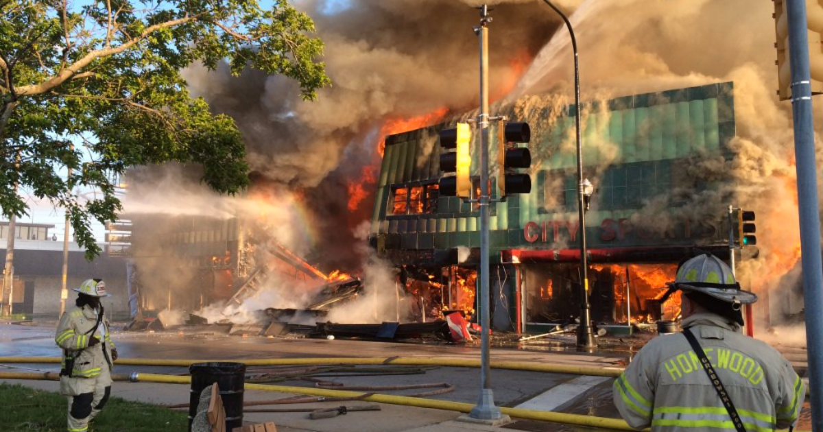Firefighters battle extra-alarm blaze at Harvey strip mall | FOX 32 Chicago