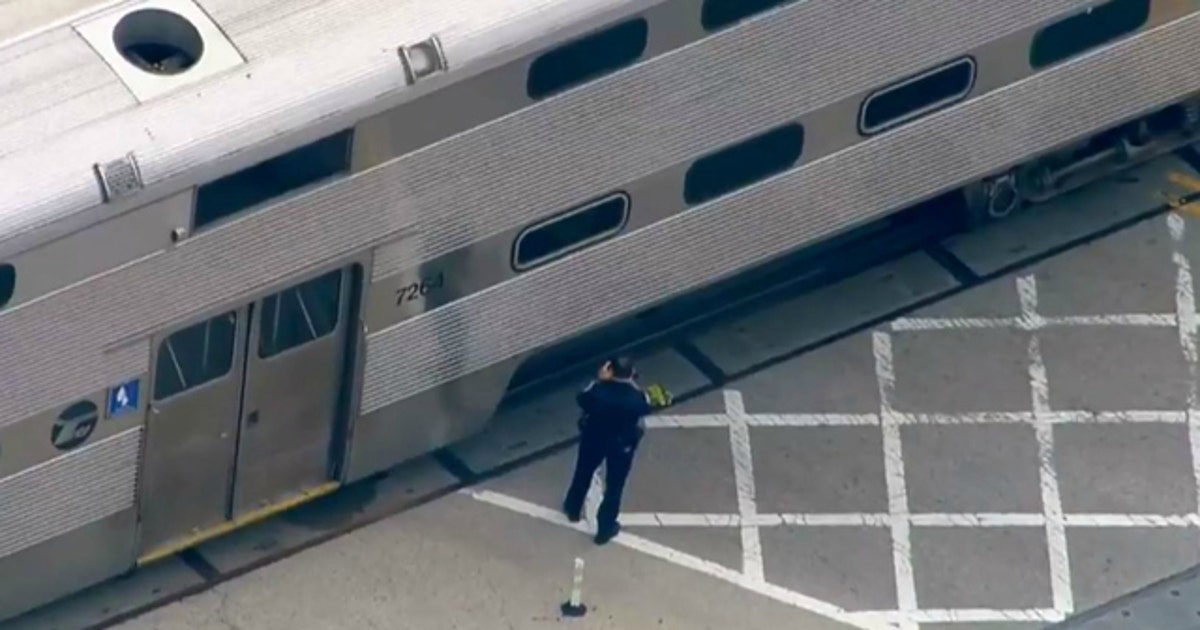 Woman fatally struck by Metra train in Arlington Heights | FOX 32 Chicago