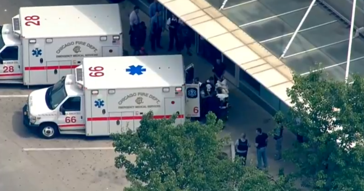 Chicago Police officer shot responding to robbery | FOX 32 Chicago