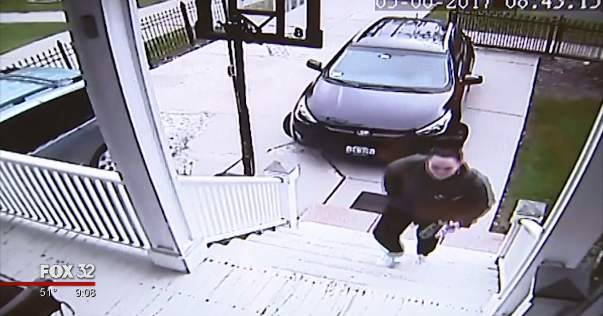 Woman caught on camera stealing mail on Chicago's Far North Side | FOX ...